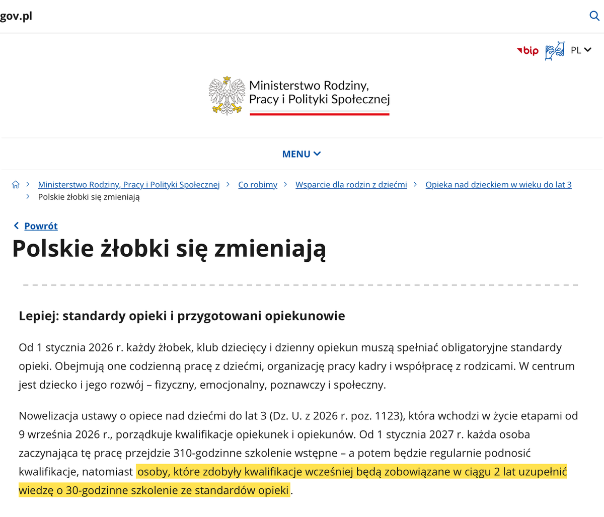 Zrzut ekranu strony gov.pl Ministerstwa Rodziny, Pracy i Polityki Społecznej „Polskie żłobki się zmieniają”: osoby, które zdobyły kwalifikacje wcześniej, będą zobowiązane w ciągu 2 lat uzupełnić wiedzę o 30-godzinne szkolenie ze standardów opieki.